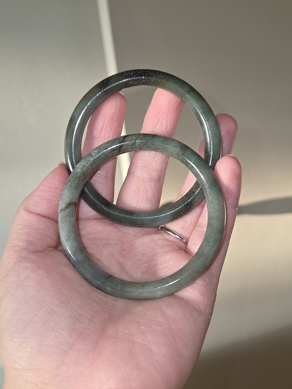 Jade bangle 56-57mm - Picture 5 of 8